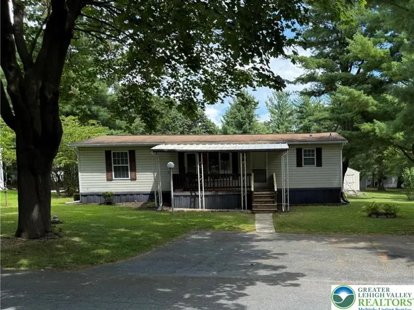 8722 Evergreen Cir, Breinigsville, PA 18031