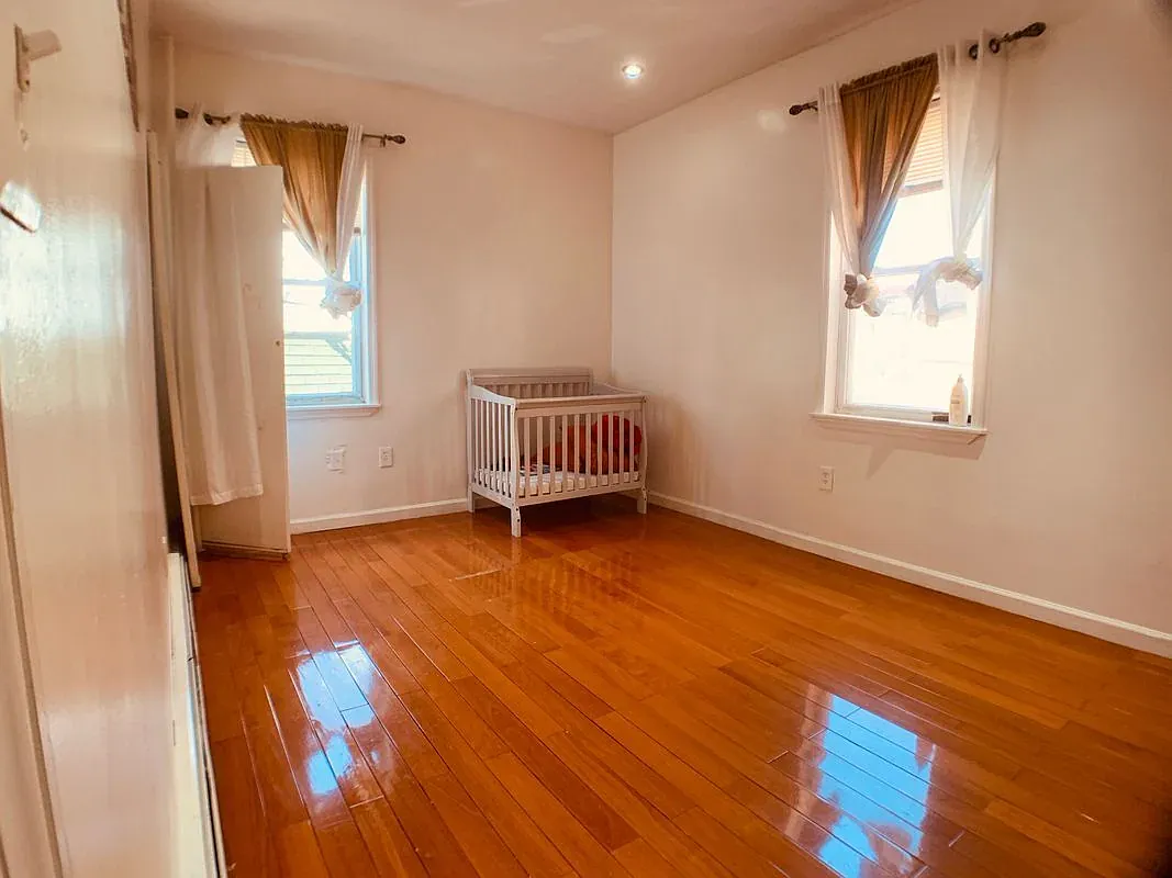 3 bed, 1.5 bath, 1200 sqft, $4,200 — Photo 2