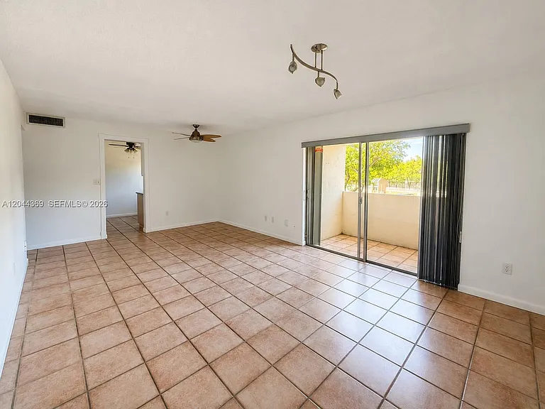 7705 SW 86th St #B-213 — Photo 2