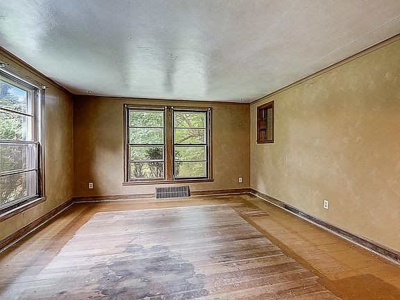 4th image of 230 W Dekora St