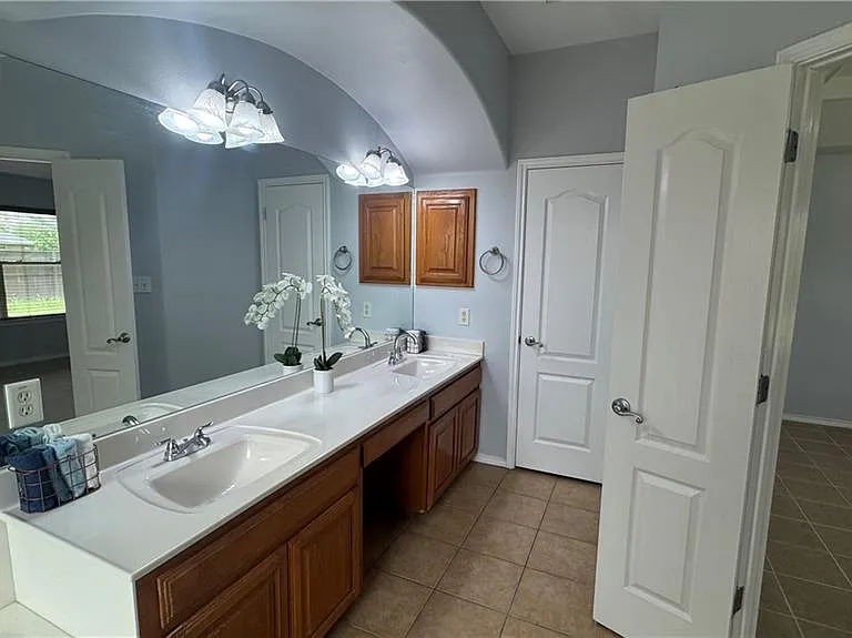 3405 Santa Monica — Photo 13