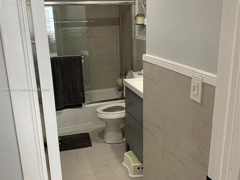 Kings Point Dr — Photo 8
