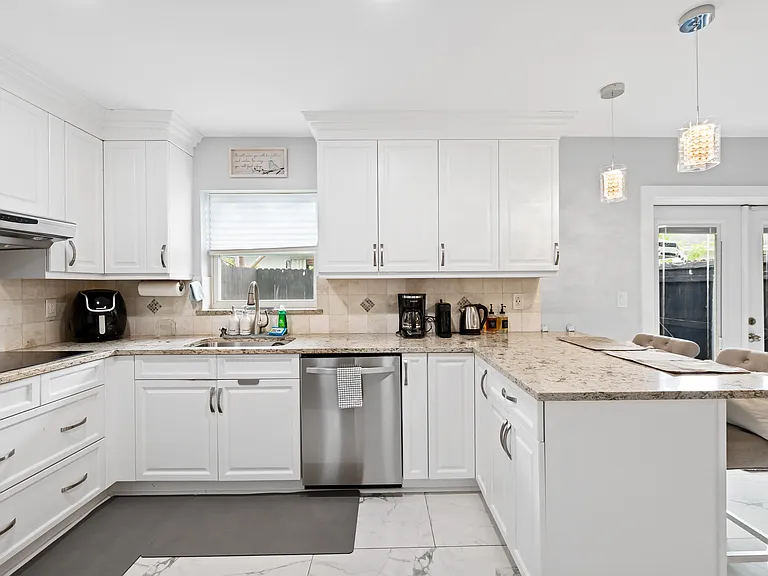 3298 N Dixie Hwy — Photo 17