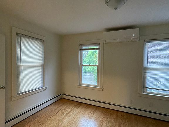 4th image of 94 Livingston St
