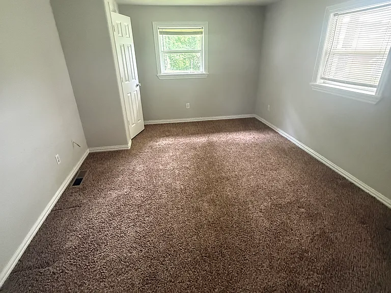 169 W Stroud Ave — Photo 7