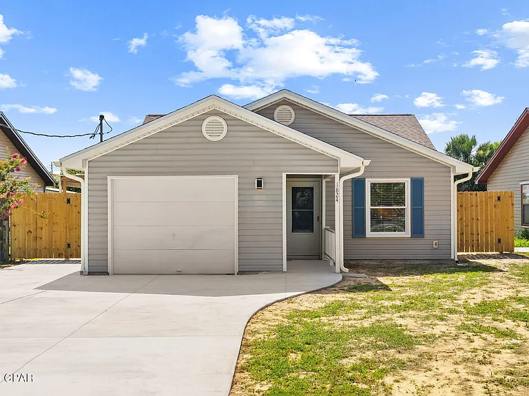 1824 Alabama Ave — Photo 1