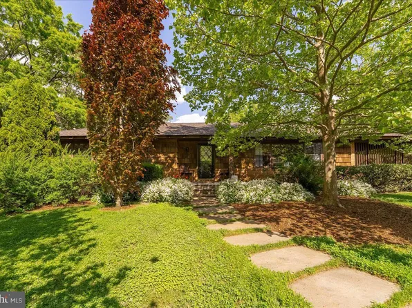 7403 Gatewood Ct, Alexandria, VA 22307