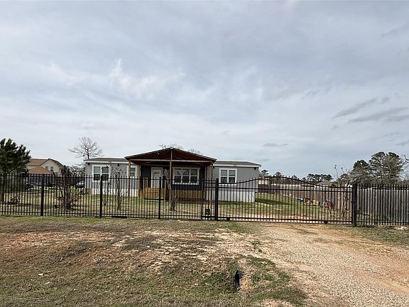 3rd image of 421 Bower Ln