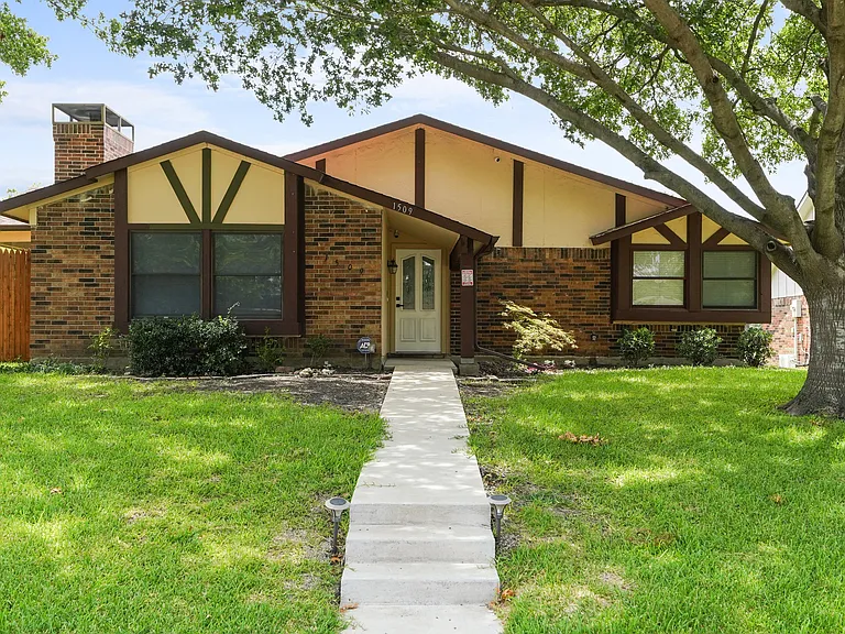 1509 Pecos St — Photo 1