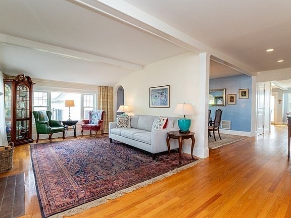 4th image of 46 Mears Ave