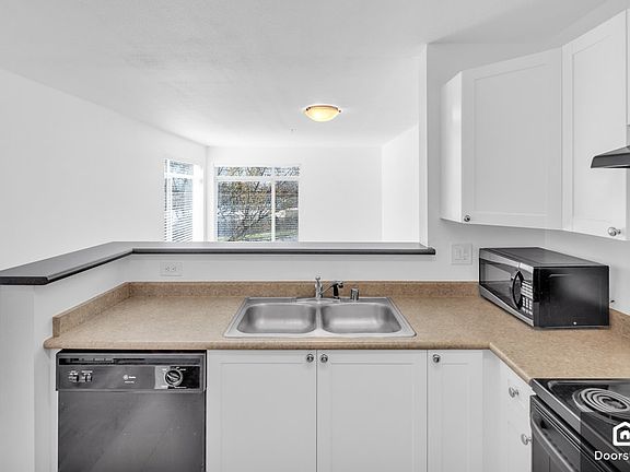 4th image of 500 Elliott Ave W APT 204