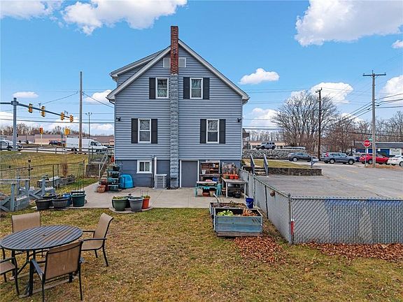 3rd image of 596 Metacom Ave