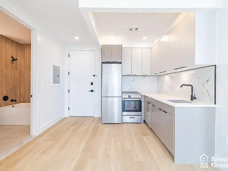 3308 Glenwood Rd #4 — Photo 3