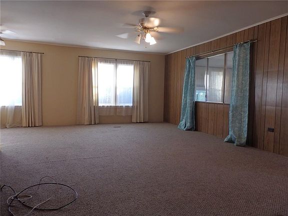 2nd image of 3 Spruce Ln