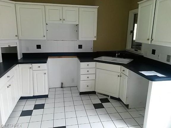 4th image of 374 Hood Dr