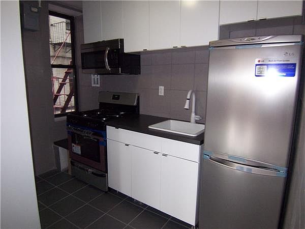 2nd image of 390 Broome St APT 5