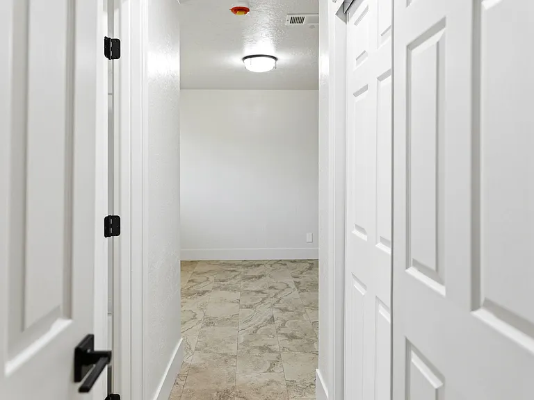 627 S Chinowth St #1 — Photo 15