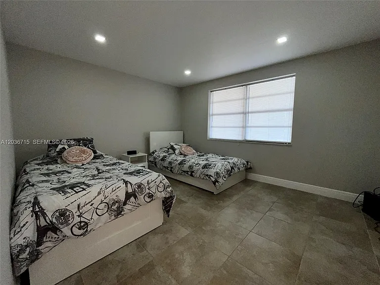 301 SE 3rd St #204 — Photo 10