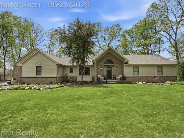 10232 Spencer Rd, Brighton, MI 48114