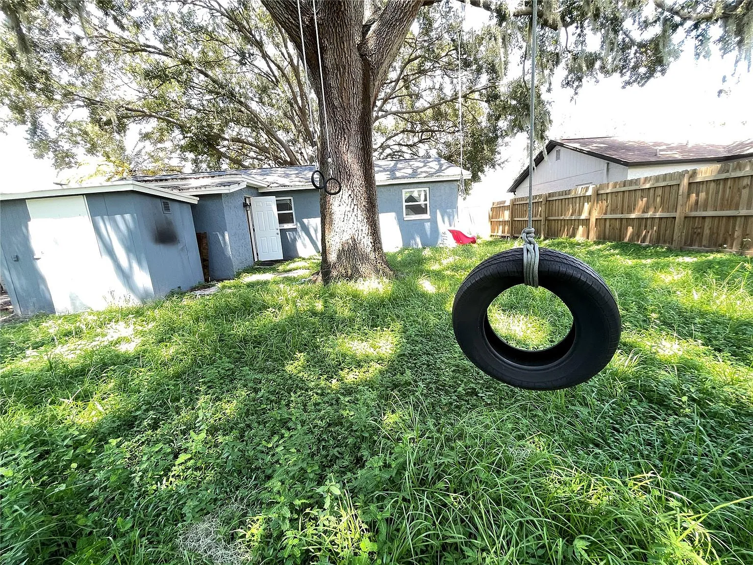 3 bed, 1200 sqft, $1,900 — Photo 4