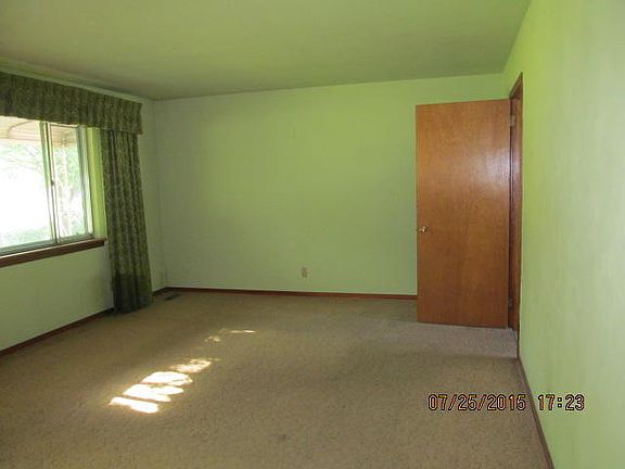 5th image of 25 Huntington Rd