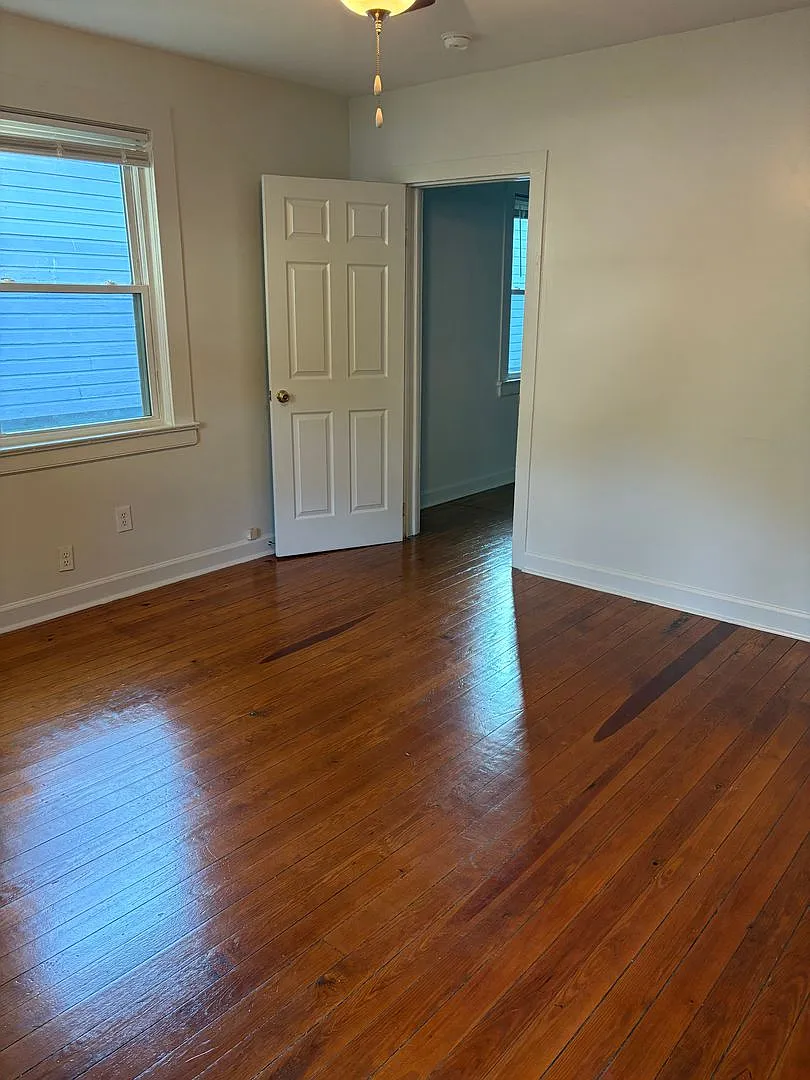 Newer windows, hardwood floors, a big pantry and 9th Street a short walk away. — Photo 2