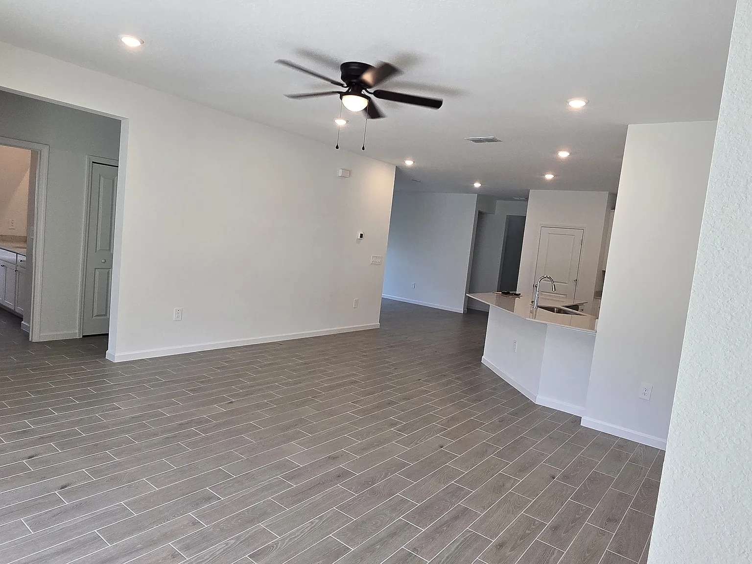 4 bed, 2267 sqft, $2,395 — Photo 3