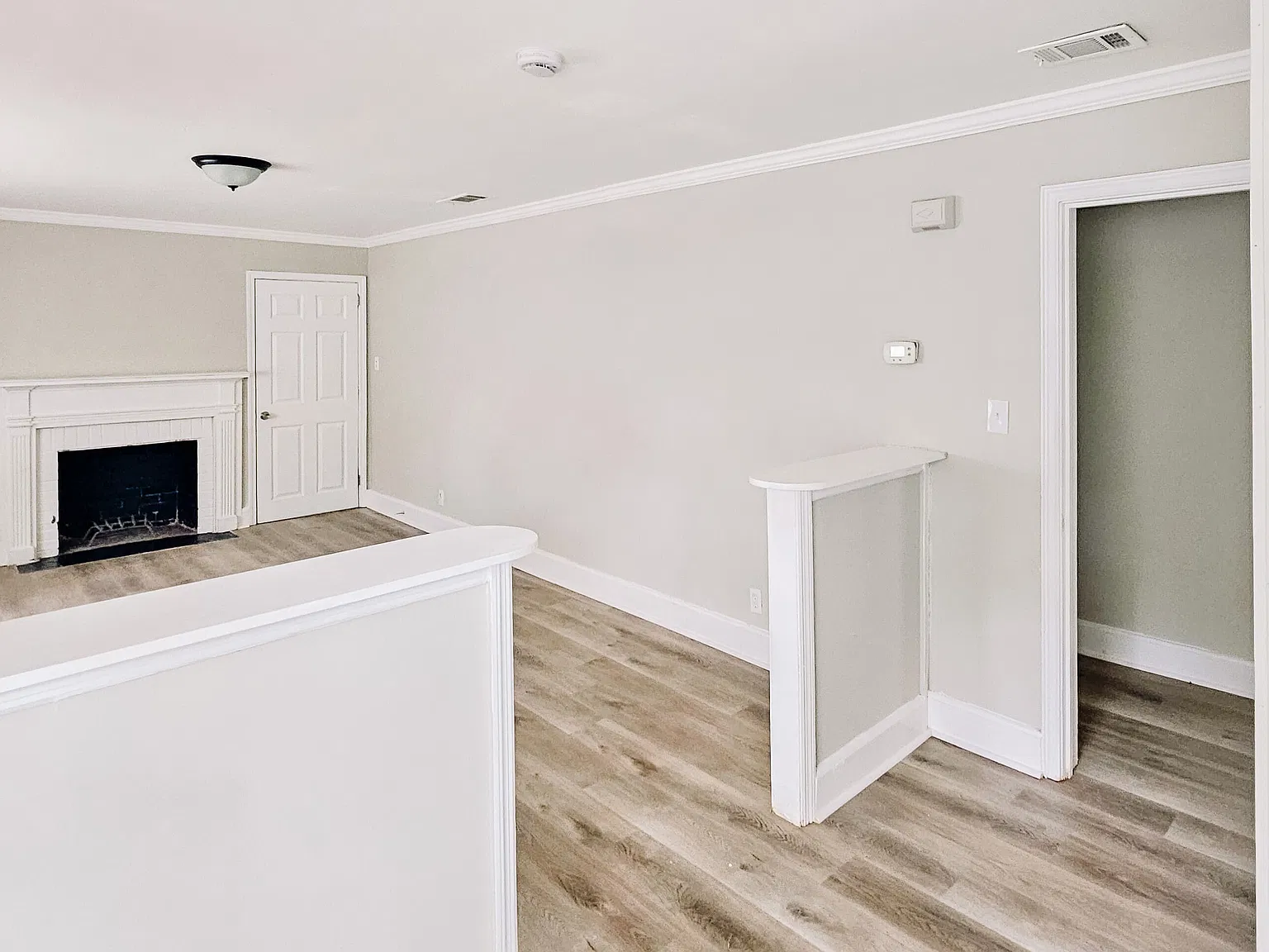 3 bed, 1.0 bath, 1032 sqft, $1,349 — Photo 2