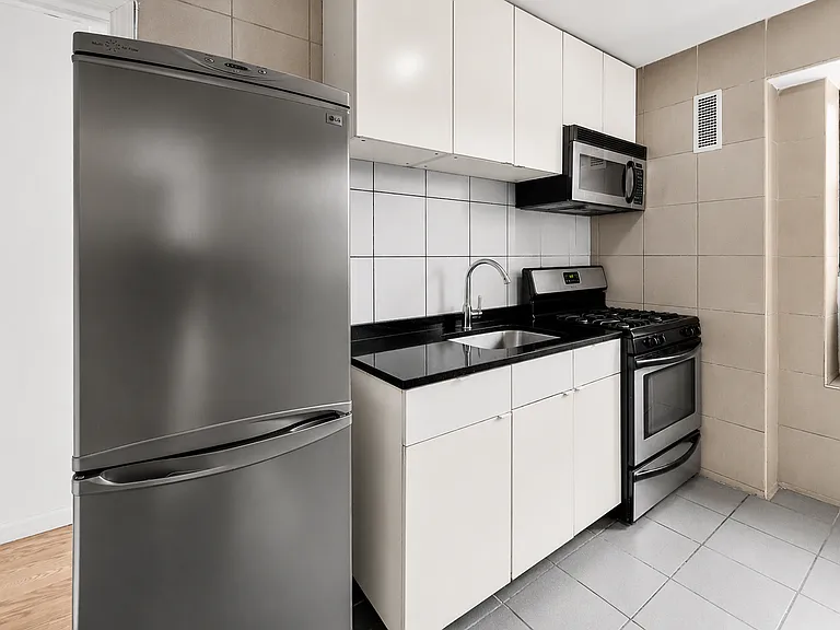 124 Mott St #31 — Photo 4