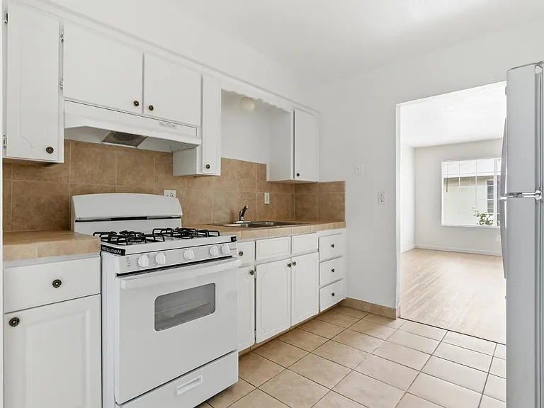 616 S Irwin St #C — Photo 13