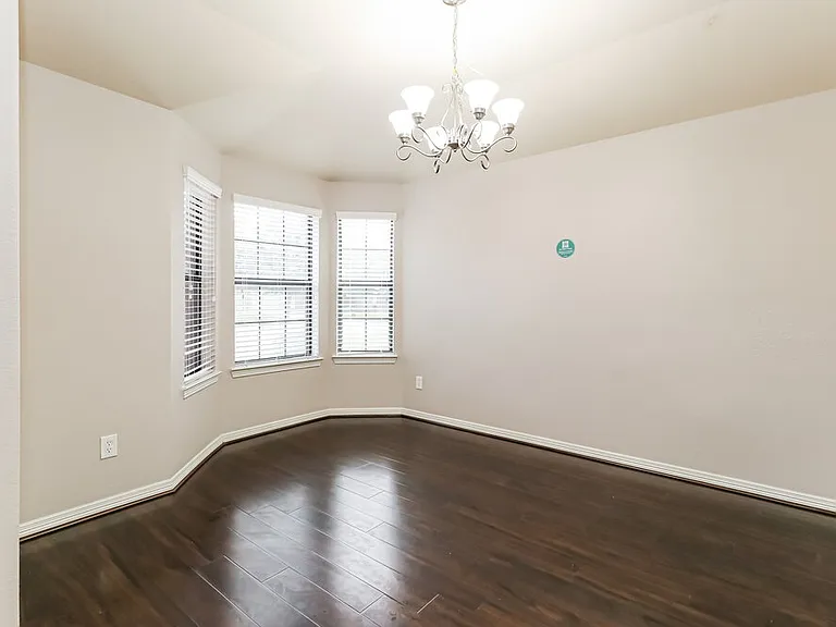 969 Oak Lynn Dr — Photo 6
