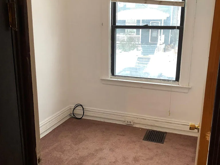 70 Pasadena St — Photo 13