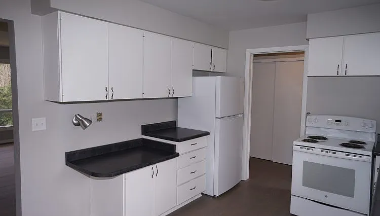 222 S Whitney Way — Photo 3