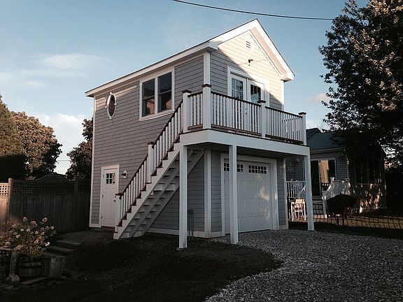 1 car garage w/storage above