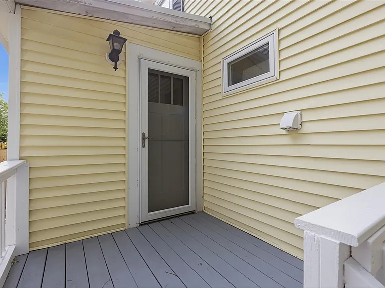 98 Grove St — Photo 26