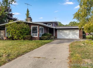 2059 Garland Dr, Norton Shores, MI
