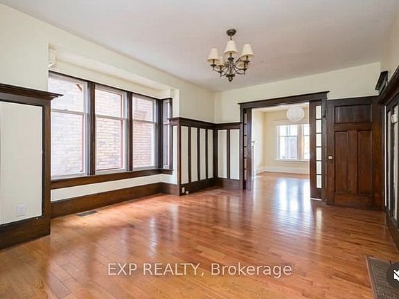 4th image of 31 Saint Clair Ave