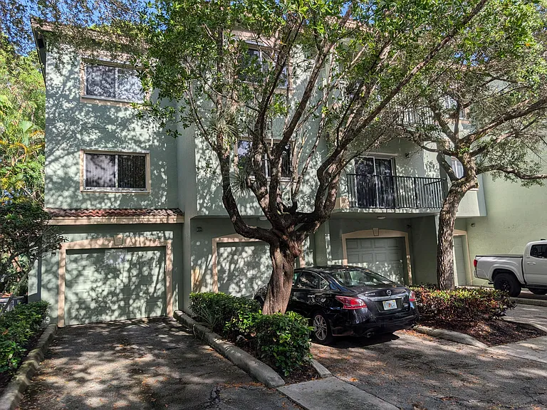 350 Crestwood Cir #201 — Photo 13