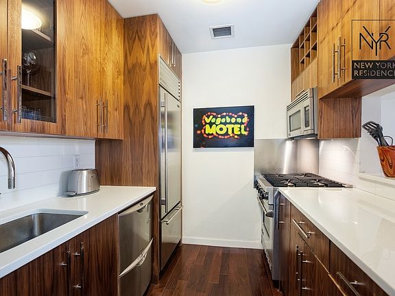 3rd image of 88 Greenwich St #13111