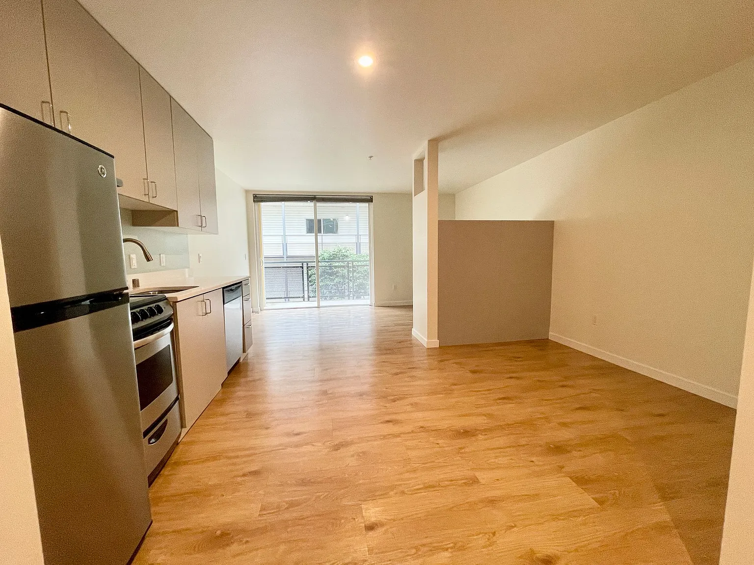 Bayview West Apartments — Photo 2