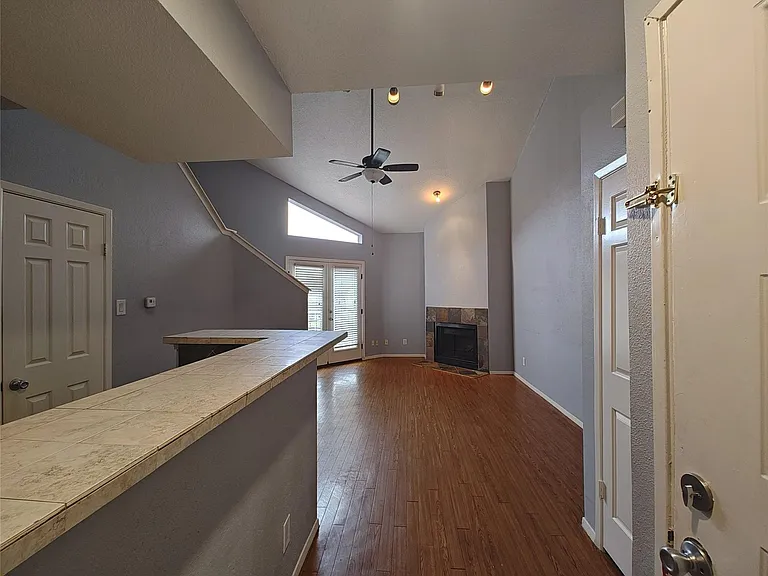 10855 Meadowglen Ln #928 — Photo 6