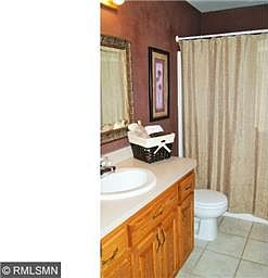 Full bathroom on the main le