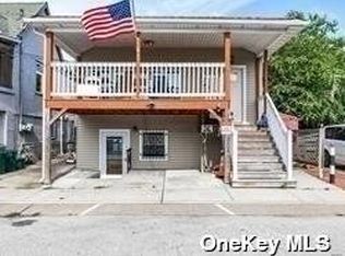 98 Rochester Ave, East Atlantic Beach, NY 11561