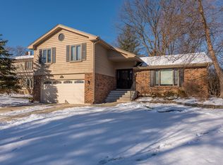 633 Alchester Dr, Wheaton, IL 60189