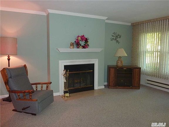 4th image of 90 Hearthside Dr