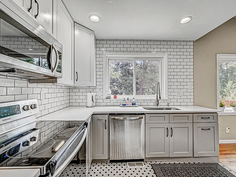 6260 Teller St — Photo 5