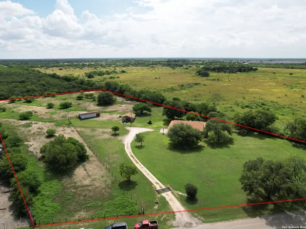 360 Viggo Rd, Beeville, TX 78102