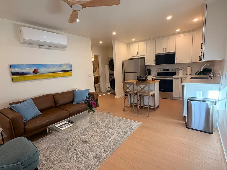 5061 Haskell Ave #GUESTHOUSE — Photo 2