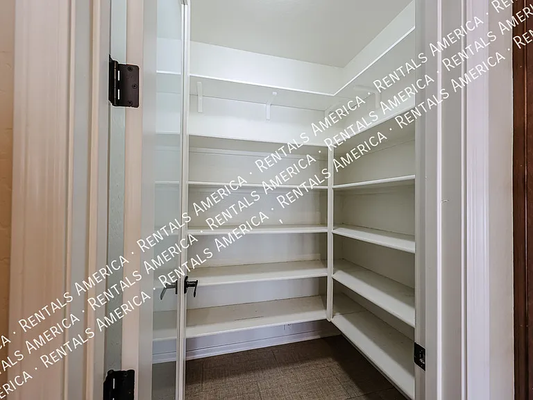 17268 W Straight Arrow Ln — Photo 10
