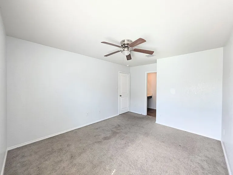 8006 Miranda Cyn — Photo 19
